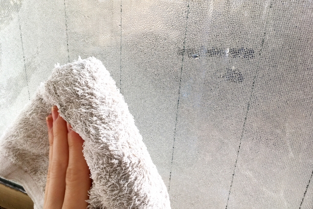 【賃貸住宅の窓トラブル】入居者と大家、責任はどっち？結露からのカビ問題と失敗しない為の判断基準